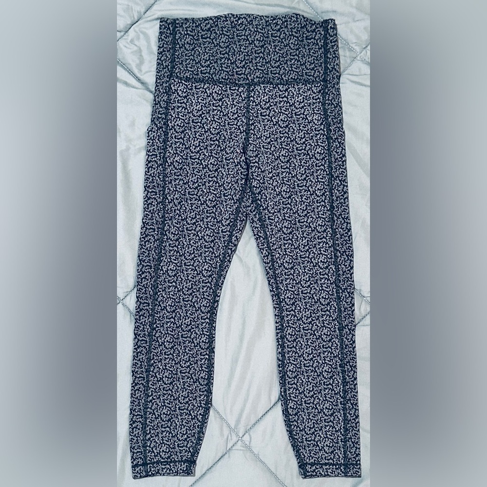 Athleta Ultimate Stash Pocket Textured 7/8 Leggings Black Gray Size Small - Picture 4 of 8